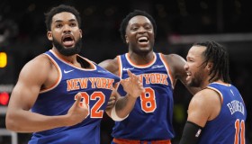 NBA传奇詹杜不退休，亿元合约下的篮球坚守